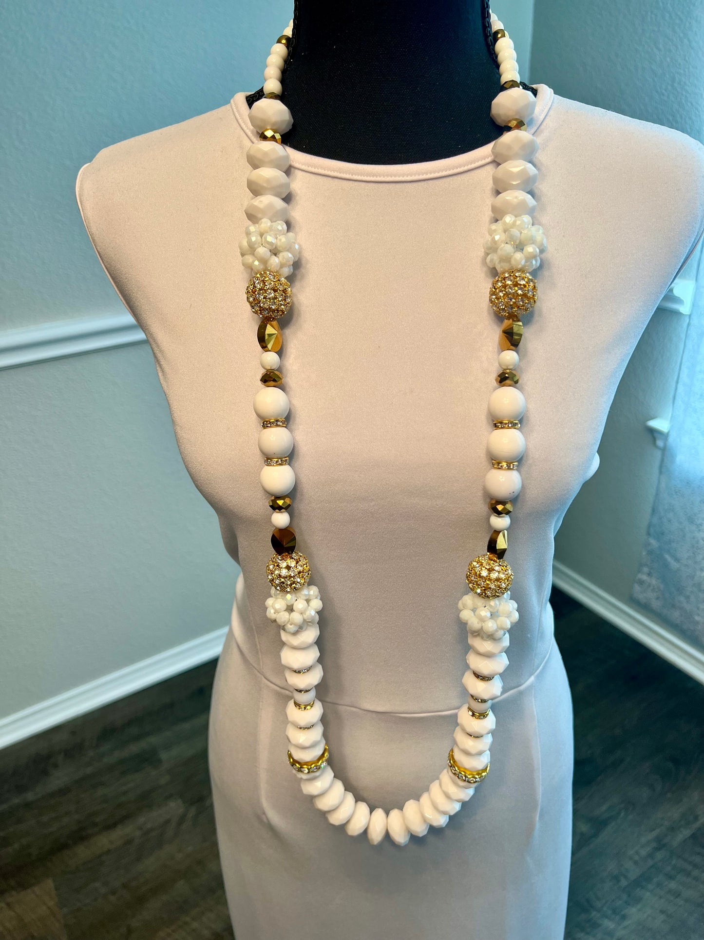 White & Gold - Round